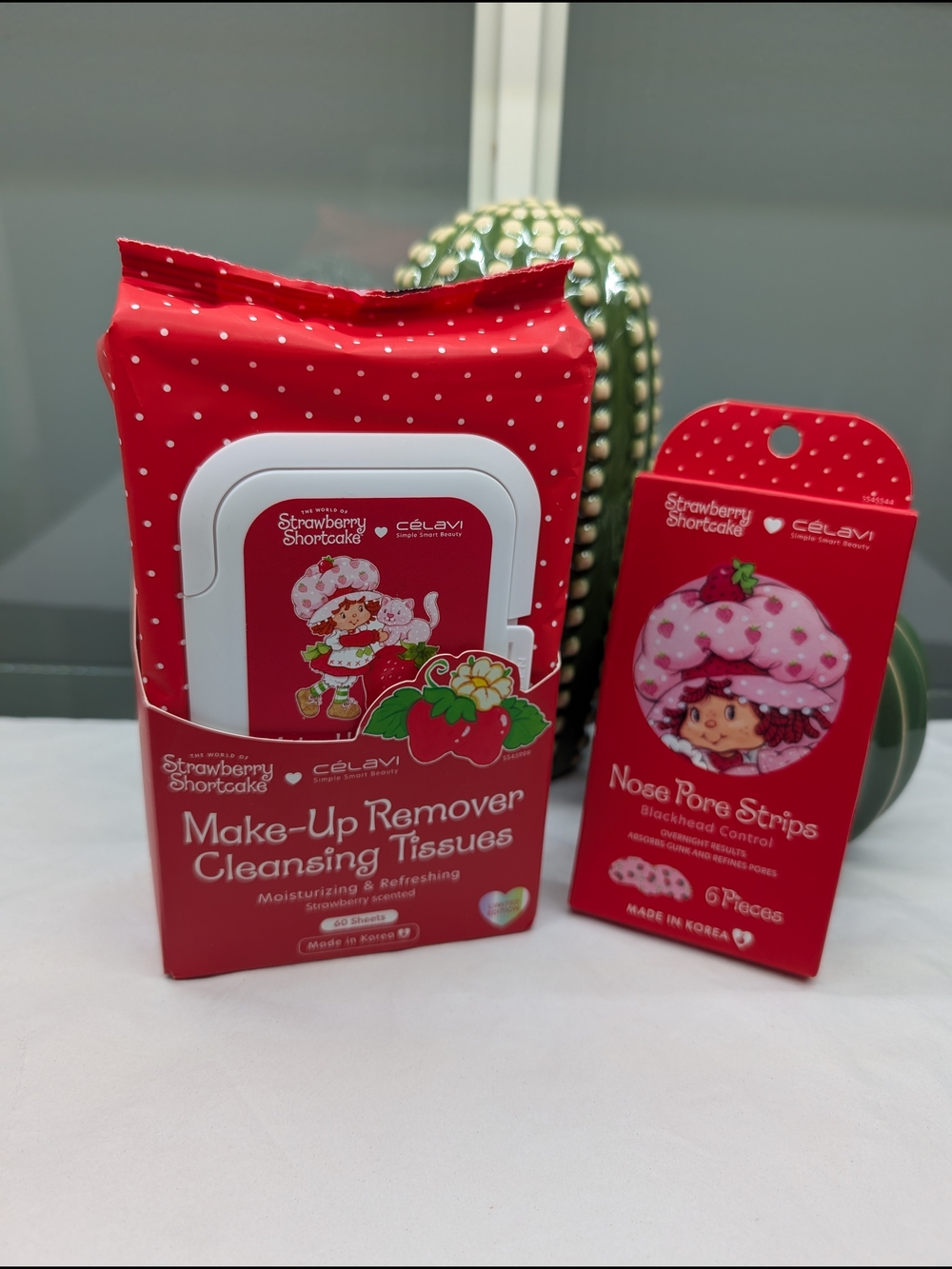 Strawberry Shortcake Make-Up Remover Cleansing Tissues & Nose Pore Strips - Red